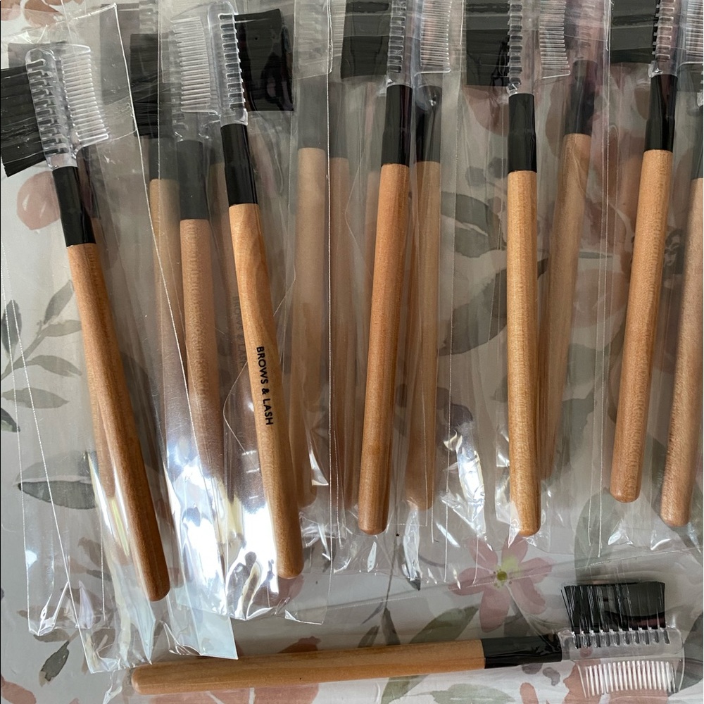 Beauticontrol Eyebrow brushes 15
